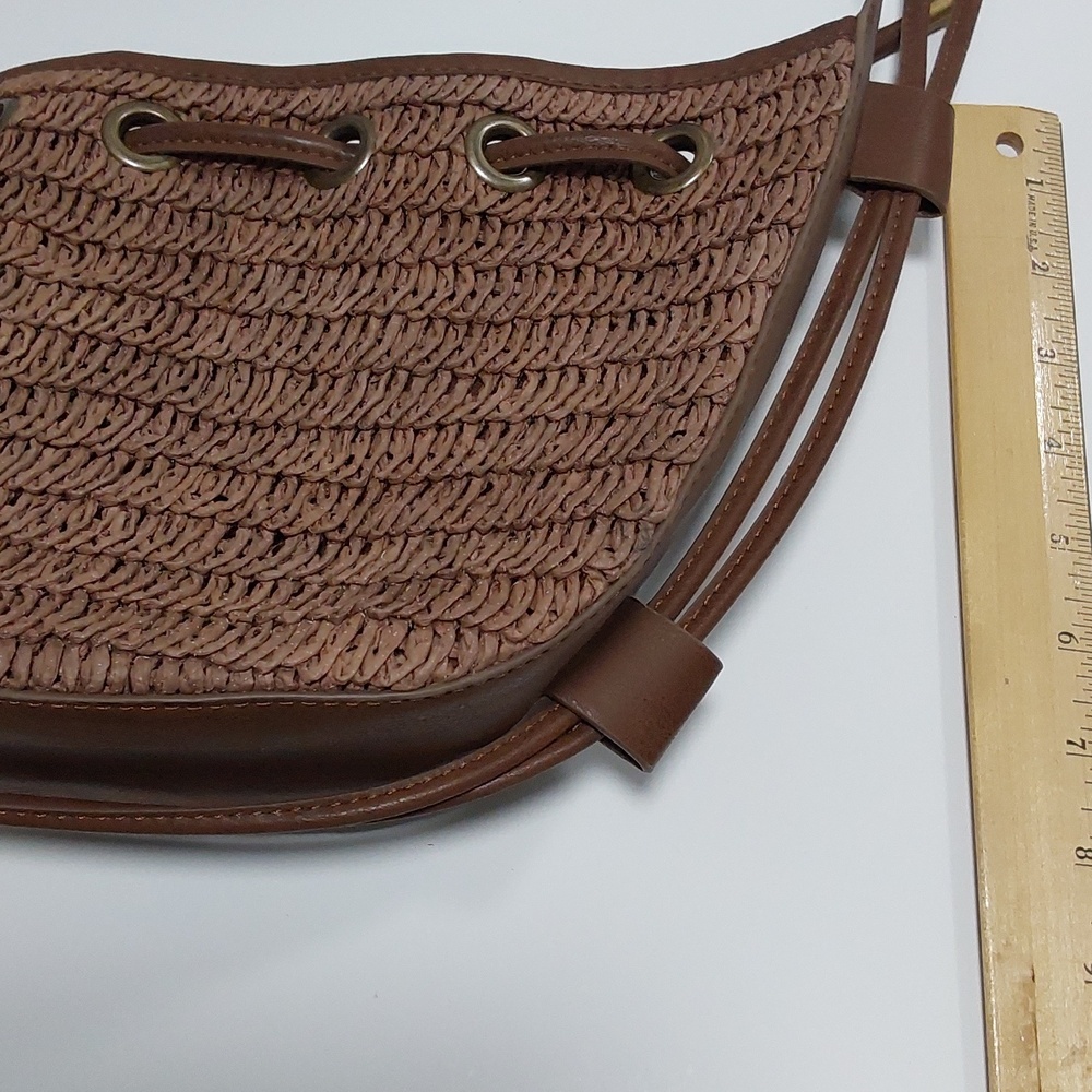 Free People Cabana Raffia Woven Crossbody Bag Adjustable Drawstring Closure NWOT - Picture 6 of 8